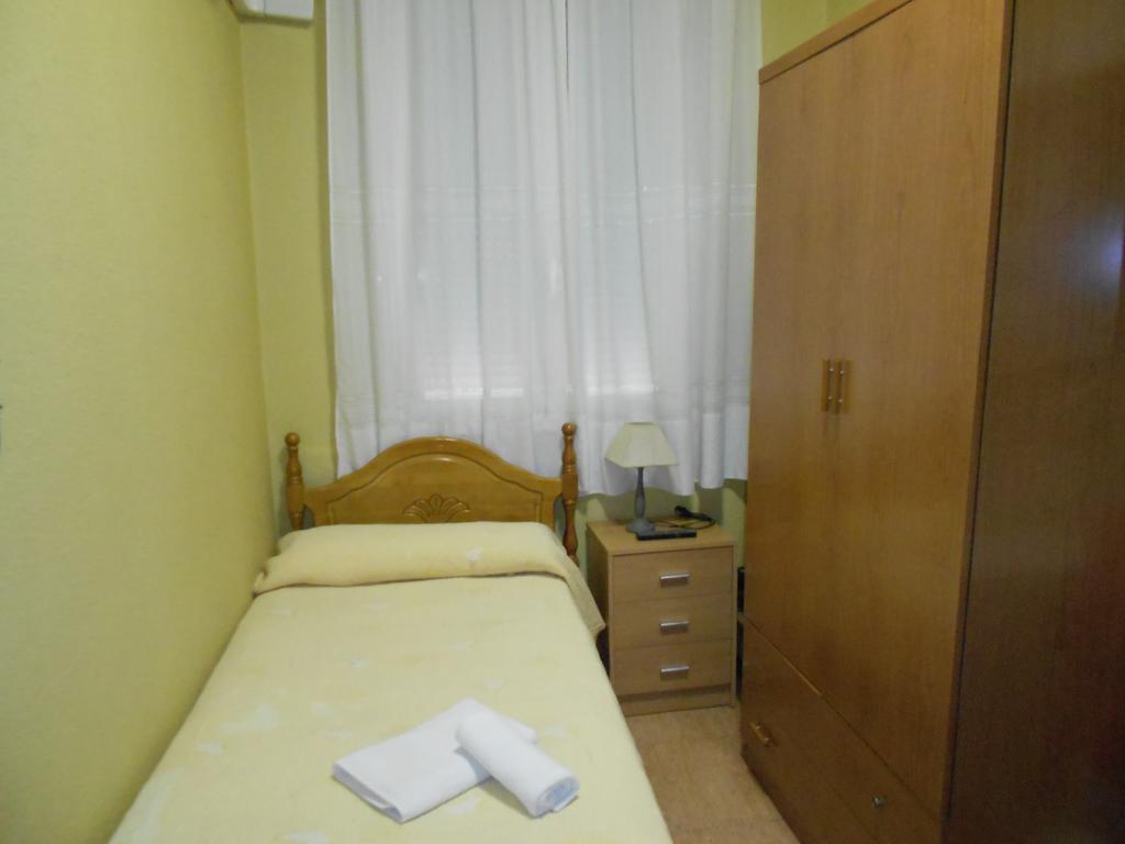 Hostal Internacional Madrid Bagian luar foto