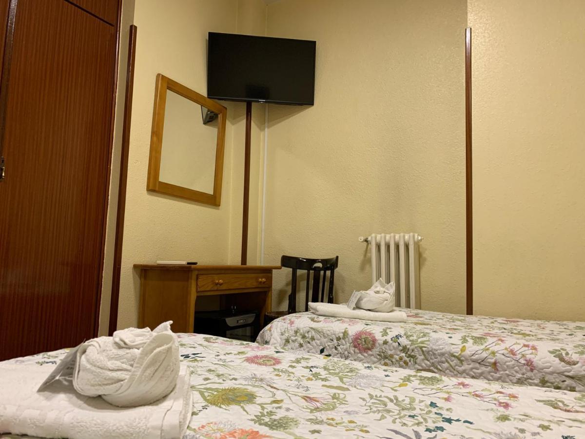 Hostal Internacional Madrid Bagian luar foto