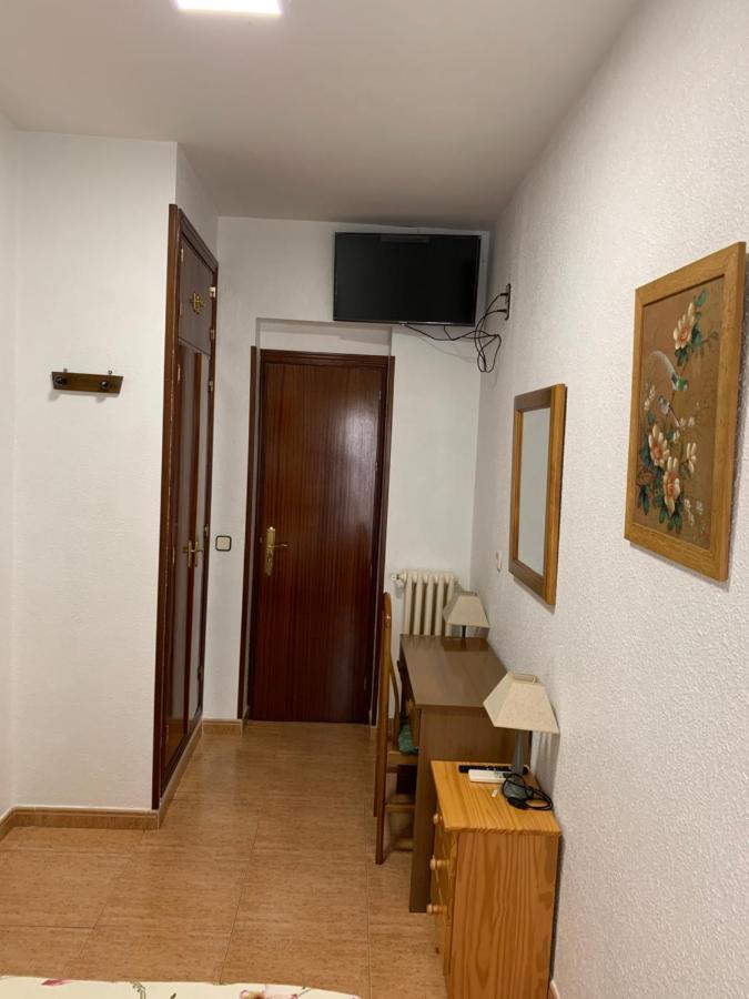 Hostal Internacional Madrid Bagian luar foto