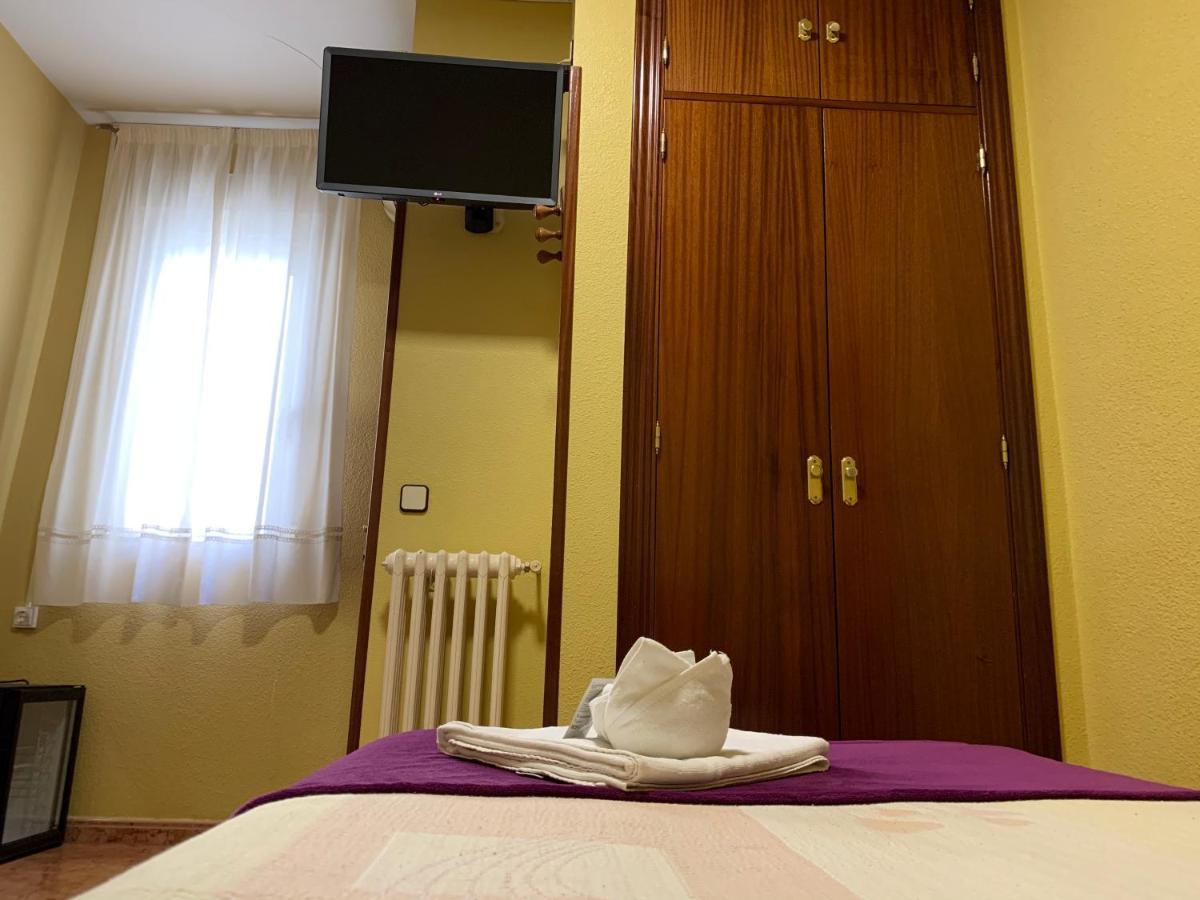 Hostal Internacional Madrid Bagian luar foto